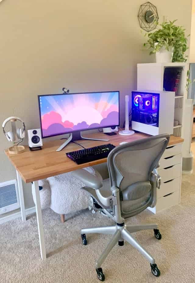 aesthetic gamingoffice setup