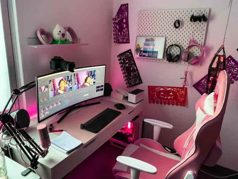 cool gaming desk setup for streamer girls 768x576