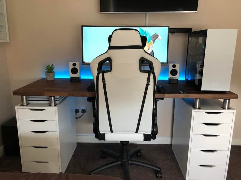 minimalist white gaming setup with karlby hacks