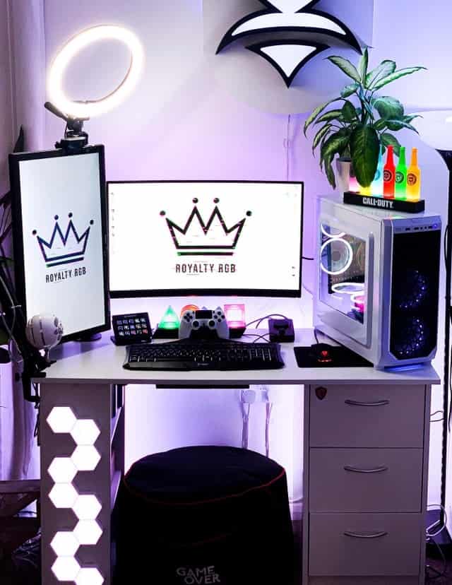 monochrome streamer desk
