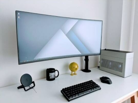 super minimal ultra wide monitor gaming setup